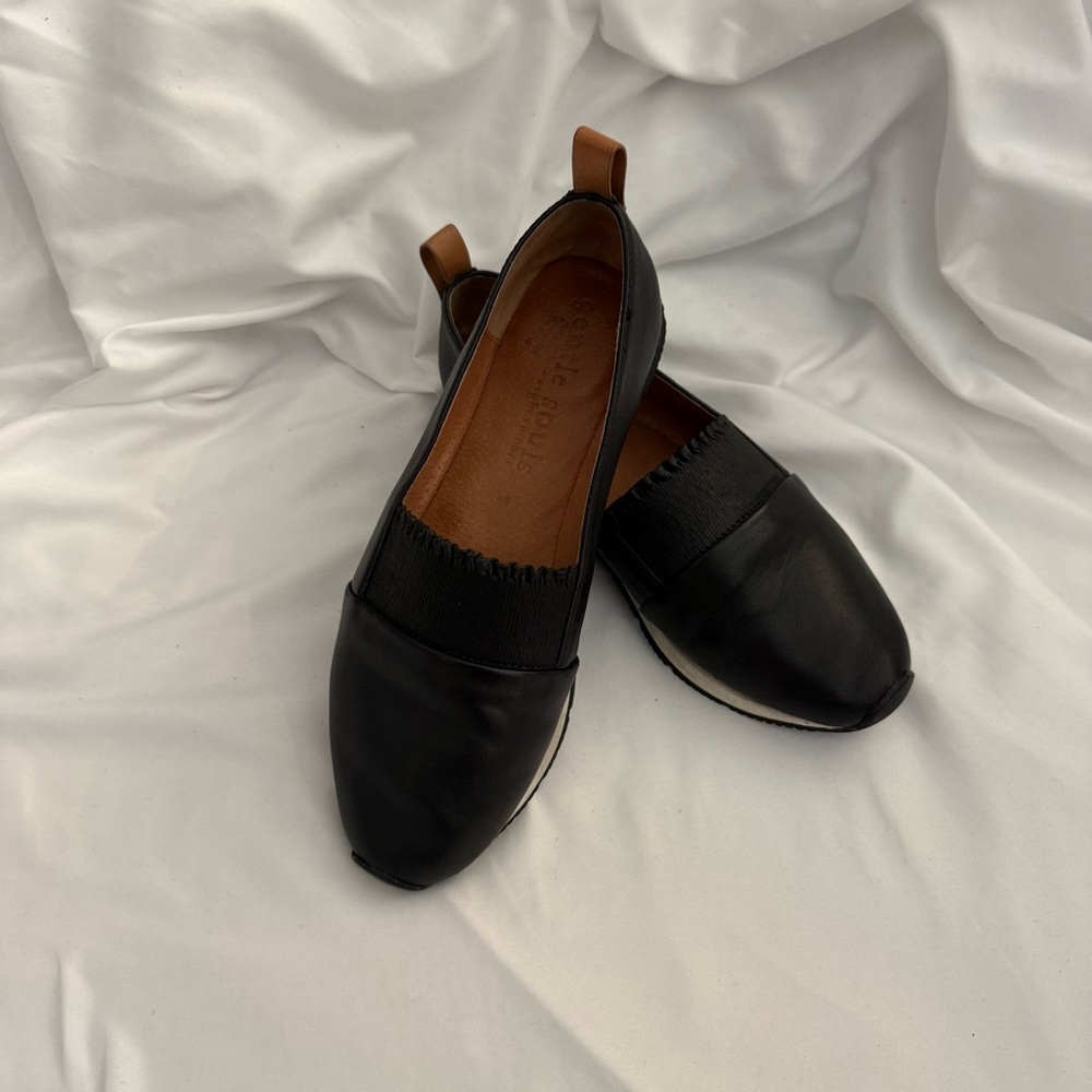 Like New Gentle Souls by Kenneth Cole Women's Roanne Slip-On Flats